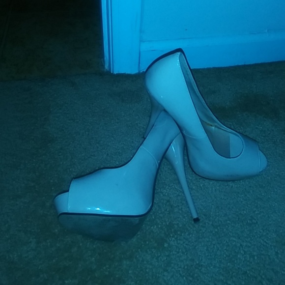 Heels - Picture 2 of 3